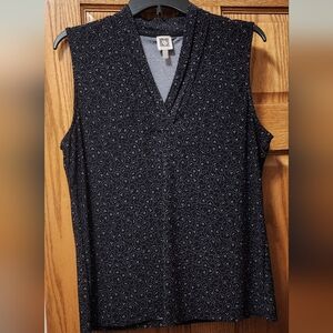 Anne Klein V-neck triple pleat top sz: L black with light mini floral print NEW!